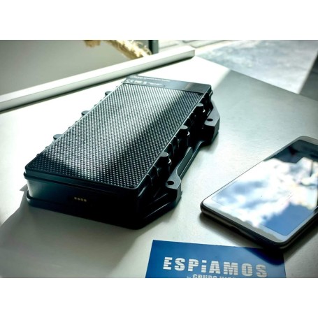 4G GPS Tracker with Solar Charging for Vehicles | ESPIAMOS®